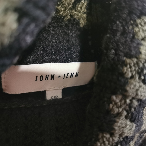John + Jenn Black and Olive Green Turtleneck - Picture 3 of 6